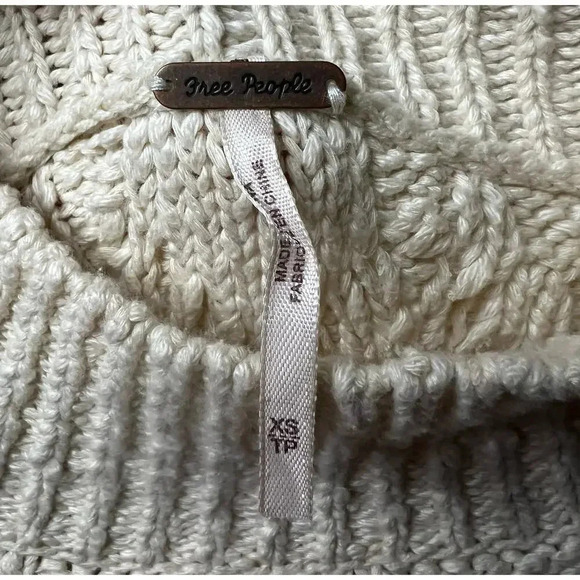 Free People cable knit cropped pullover sweater, size XS. - Picture 9 of 9
